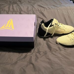 Yellow, black, pink Ja 3